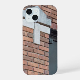 アーバンコントラスト：赤いレンガの上の白いカプストーン iPhone 15ケース