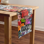 アーバン・ダイナミックスの通りの芸術の落書きの芸術パターン ショートテーブルランナー (インサイチュ)