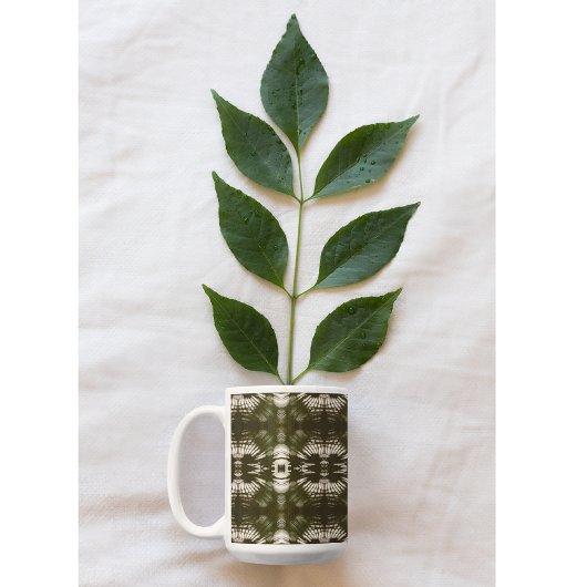 アーミーグリーンのヤシの葉の影パターン コーヒーマグカップ