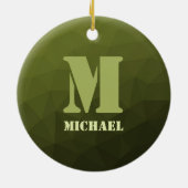 アーミーグリーンオリーブジオメトリックメッシュパターンモノグラム セラミックオーナメント (裏面)