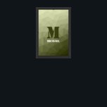 アーミーライトグリーン幾何学メッシュパターンモノグラム ポスター<br><div class="desc">モノグラムあなたのカスタムイニシャルと名前でパーソナライズ。アーミーグラディエントのジオメトリメッシュパターンのグラデーション三角形。ライトダークグレーの緑のグラデーションを持つ三角形のジオメトリックメッシュグラデーション。軍隊、アーミー、パターグラデーションン、メッシュ、三角形、ジオメトリ、ジオメトリック、グラディエント、カッコいい三角形、緑</div>