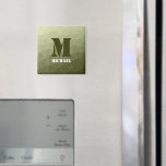 アーミーライトグリーン幾何学メッシュパターンモノグラム マグネット<br><div class="desc">モノグラムあなたのカスタムイニシャルと名前でパーソナライズ。アーミーグラディエントのジオメトリメッシュパターンのグラデーション三角形。ライトダークグレーの緑のグラデーションを持つ三角形のジオメトリックメッシュグラデーション。軍隊、アーミー、パターグラデーションン、メッシュ、三角形、ジオメトリ、ジオメトリック、グラディエント、カッコいい三角形、緑</div>