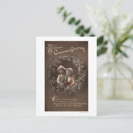 アームクラスプの小さな子供 ポストカード (スタンド正面)