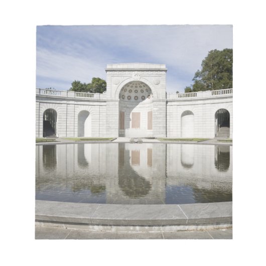 アーリントン、US、VA。軍隊サービスの女性 ノートパッド (正面)