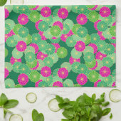 アールデコの花のパターン – 緑の色合い、明るい赤紫色 キッチンタオル (折り畳み)
