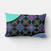 アールデコスターフラワーアクアバイオレットブルーonブラック–2 ランバークッション (裏面)