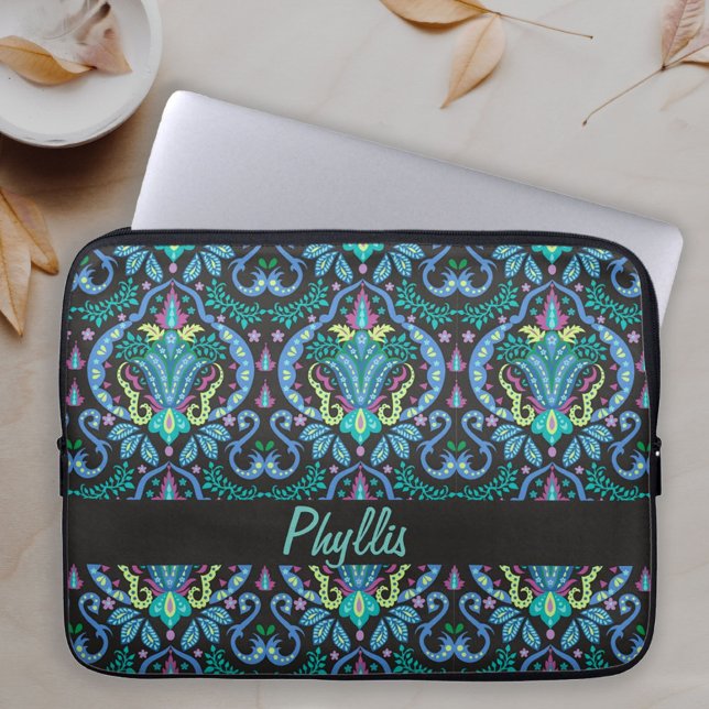 アールデコモダンブラックターコイズ名パーソナライズされた ラップトップスリーブ (Modern Damask in Turquoise, Teal and Black pattern with name personalized across a laptop case)