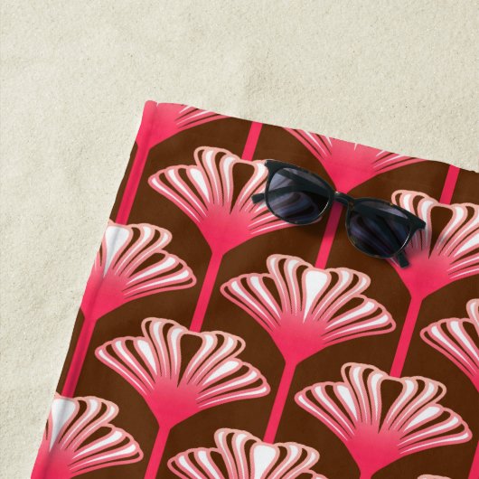 アールデコリリー、チョコレートブラウン、コーラルピンク ビーチタオル (インサイチュ)