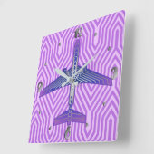 アールデコ飛行機、スミレ紫、シルバーグレー スクエア壁時計 (傾斜)