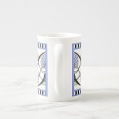 アールヌーボーのパステル調の貝、ユリ及び黒のストライプ ボーンチャイナマグカップ (裏面)