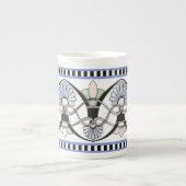 アールヌーボーのパステル調の貝、ユリ及び黒のストライプ ボーンチャイナマグカップ (正面)