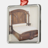 アールヌーボーのベッド1900年 メタルオーナメント (左)