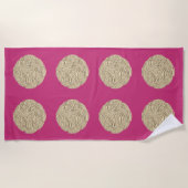 アールヌーボーエレガント金ゴールド暗い赤紫色ピンクメダリオン ビーチタオル (正面)