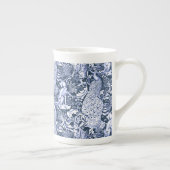 アールヌーボーピーコックプリントネイビー&ホワイト ボーンチャイナマグカップ (右)