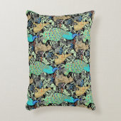 アールヌーボーピーコックプリント、ターコイズ&ニュートラル アクセントクッション (正面(垂直))
