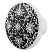 アールヌーボー中国のパターン – 黒の上に白 セラミックノブ (右)