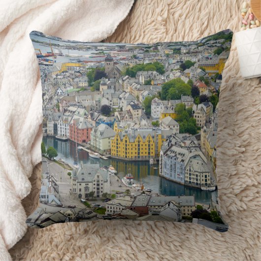 アールヌーボー都市Alesundのノルウェーの装飾用クッション クッション (ブランケット)