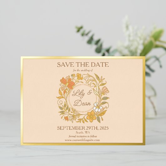 アール・ヌーヴォー風の華やかな箔押しフラワー Save the Date カード (立ち正面)