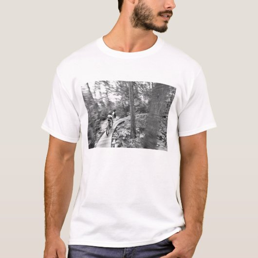 アーロン·ロジャース山サイクリングオンザステアウェイトゥ Tシャツ (正面)