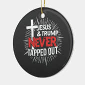 イエスとトランプは決して抜け出さなかった セラミックオーナメント (左)