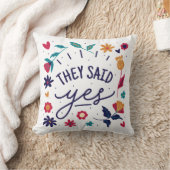イエスと言ったエンゲージメント クッション (ブランケット)