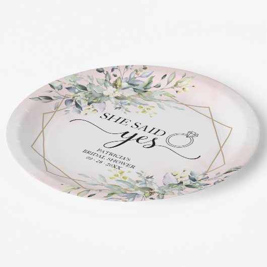 イエスと言った グリーンと幾何学模様のウェディング ペーパープレート (アングル)