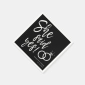 イエスと言った！ | 婚約パーティー台本 ブラック スタンダードカクテルナプキン (角)