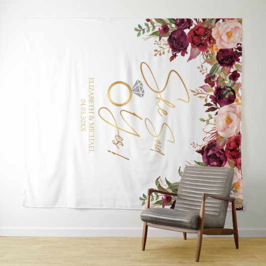 イエスと言った 花嫁のシャワーのためのバーガンディ フローラル バックドロップ タペストリー (インサイチュ(横))