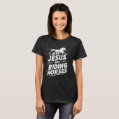 イエスと馬に乗るのが大好きな女性たち Tシャツ (正面フル)