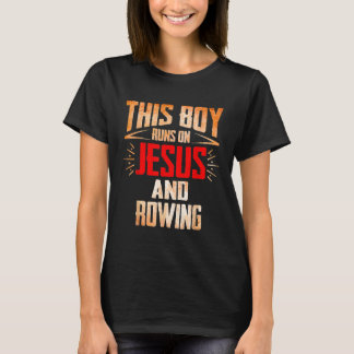 イエスに走ついてクリスマスの贈り物を漕ぐ少年 Tシャツ