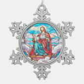 イエスのステンドグラスが玉座に横たわっている スノーフレークピューターオーナメント (正面)