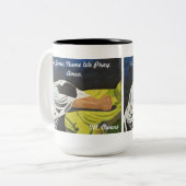 イエスの名において私たち祈、アメン。 ツートーンマグカップ (正面左)