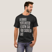 イエスは死を克服しあなたを生きさせた Tシャツ (正面フル)