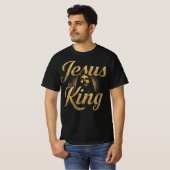 イエスは王様 大胆 ゴールド キリスト教のタイポグラフィ Tシャツ (正面フル)