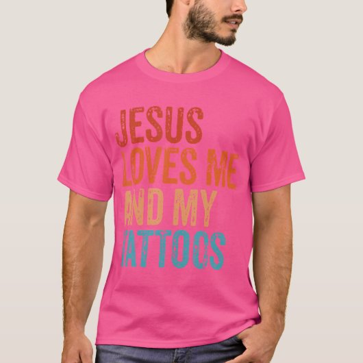 イエスは私と私の入れ墨タトゥーのTattoo Lovを愛している Tシャツ (正面)