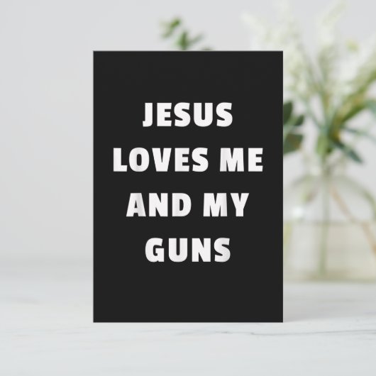 イエスは私と私の銃のシャツを愛している – JesのTシャツ 出欠カード (スタンド正面)
