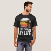 イエスは私の人生を変えたレトロクロス Tシャツ (正面フル)