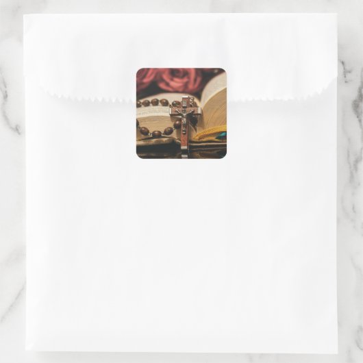 イエス様が十字架に乗った木製のロザリオ スクエアシール (バッグ)