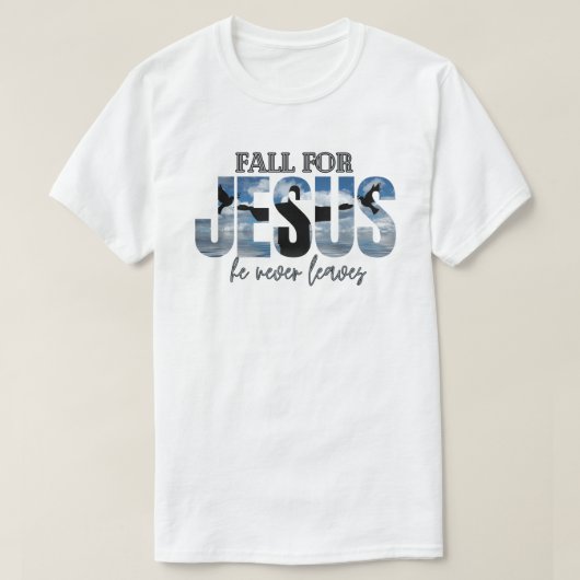 イエス様に恋+落ちる 彼は決してあなたを離れません Tシャツ (デザイン正面)