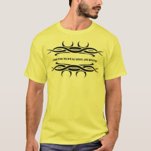 イエス・キリストは私および私の入れ墨および穿孔愛します Tシャツ