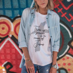 イエズスのTシャツの名の下に力がある Tシャツ<br><div class="desc">イエス様のTシャツの名の下に様式十字架書の力がある。このトレンディーモダン、信仰のデザインは完璧な贈り物とファッション声明である。#christian #religion #scripture #faith #bible #jesus</div>