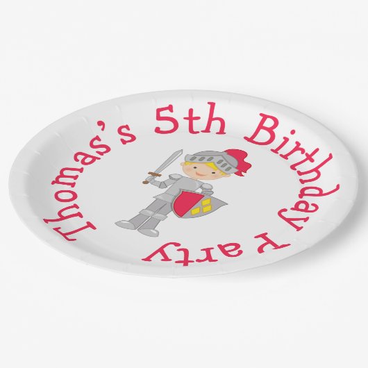 イエブロンドかわいい騎士を聞く ペーパープレート (アングル)