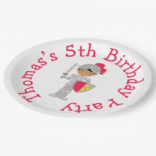 イエブロンドかわいい騎士を聞く ペーパープレート (アングル)