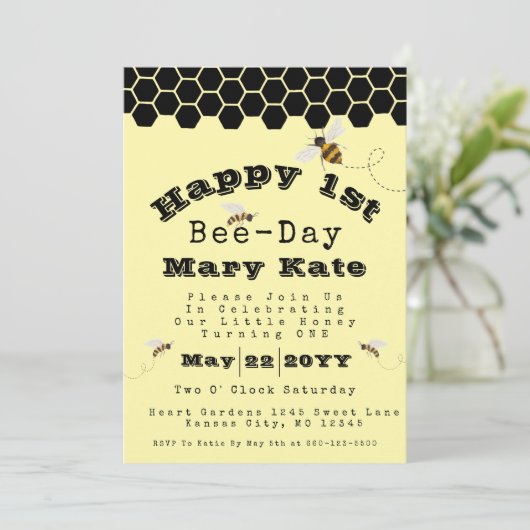 イエローとブラックのハニカムハニカム1st誕生日ハニービー 招待状 (スタンド正面)