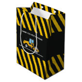 イエローとブラックの建築誕生日の好意 ミディアムペーパーバッグ (裏面アングル)