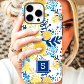 イエローとブルーの花柄イニシャル Case-Mate iPhoneケース