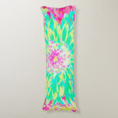 イエローとマゼンタの装飾用ダリア花 ボディピロー (正面縦)