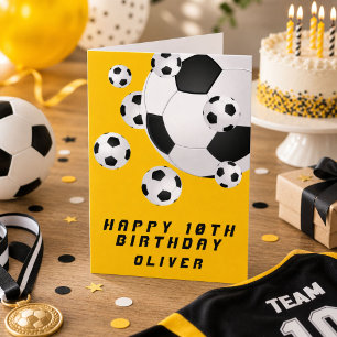 イエローのサッカー・フットボール・ボール・少年・誕生日おめでとう カード