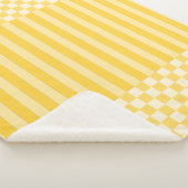 イエローの幾何学的なチェックとストライプ シェルパブランケット (3/4)