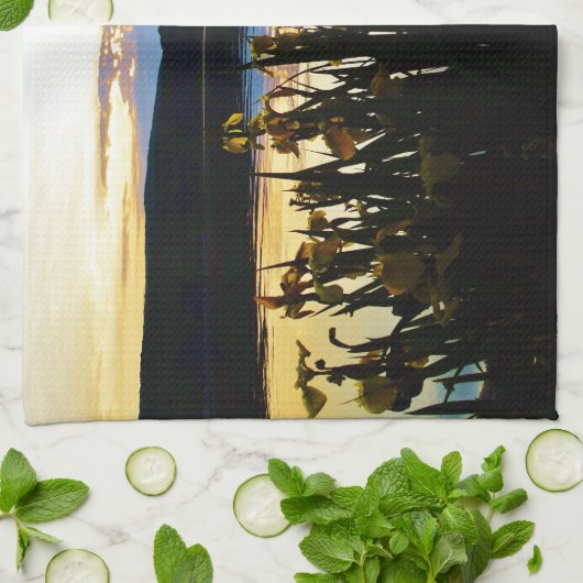 イエローアイリスアットレイクアローワードショア キッチンタオル (折り畳み)